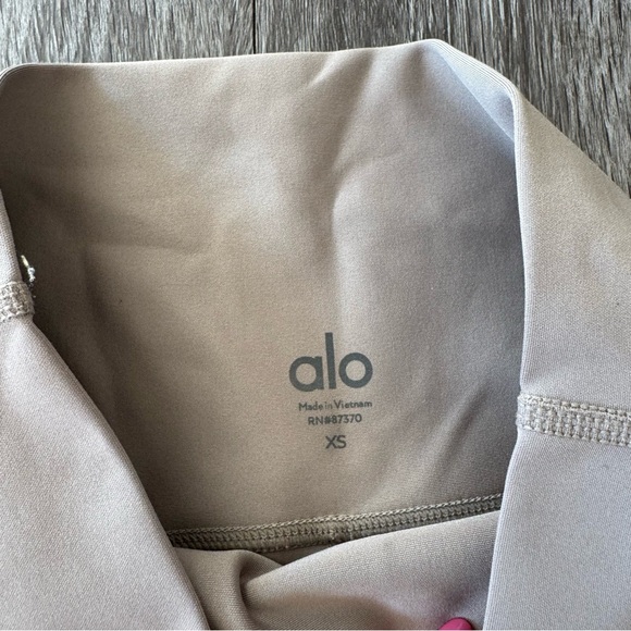 ALO Airlift Tan Leggings - Picture 4 of 7
